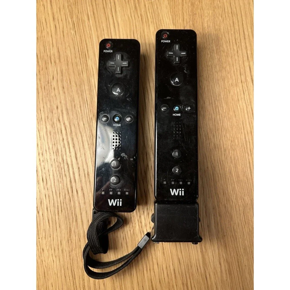 Nintendo Wii 2x Remote Controller , Nunchuck And Wii Sensor, 3x Case - UNTESTED